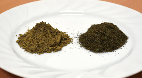 粗挽きと粉末の2種類のほうじ茶を使用